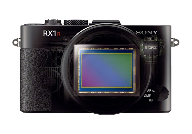 Pełnoklatkowa matryca w Sony RX1R nie ma filtra AA, a więc zdjęcia będą ostrzejsze niż w RX1 