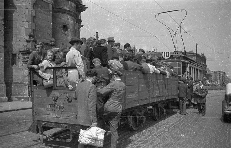 Warszawa, czerwiec 1947, fot. PAP / Stanisław Dąbrowiecki