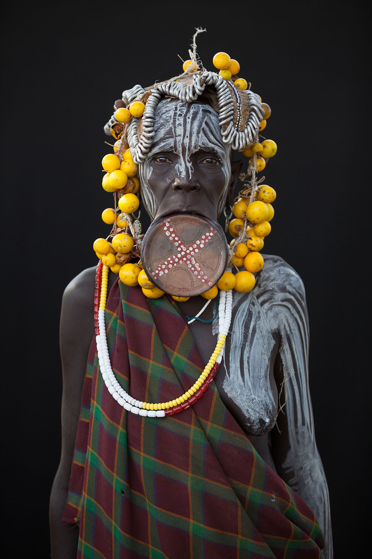 Plemię Mursi, Dolina Omo, Etiopia, listopad 2014 "W Dolinie Omo mieszka 14 odrębnych plemion, każde z nich wyróżnia się indywidualną kulturą i językiem. Udało mi się sfotografować przedstawicieli pięciu z nich", fot. Martin Middlebrook.