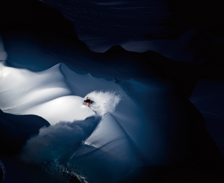 Zwycięzca kategorii: Illumination
fotograf: Scott Serfas, 
sportowiec: Travis Rice, 
miejsce: Tordrillo Mountains, AK, USA