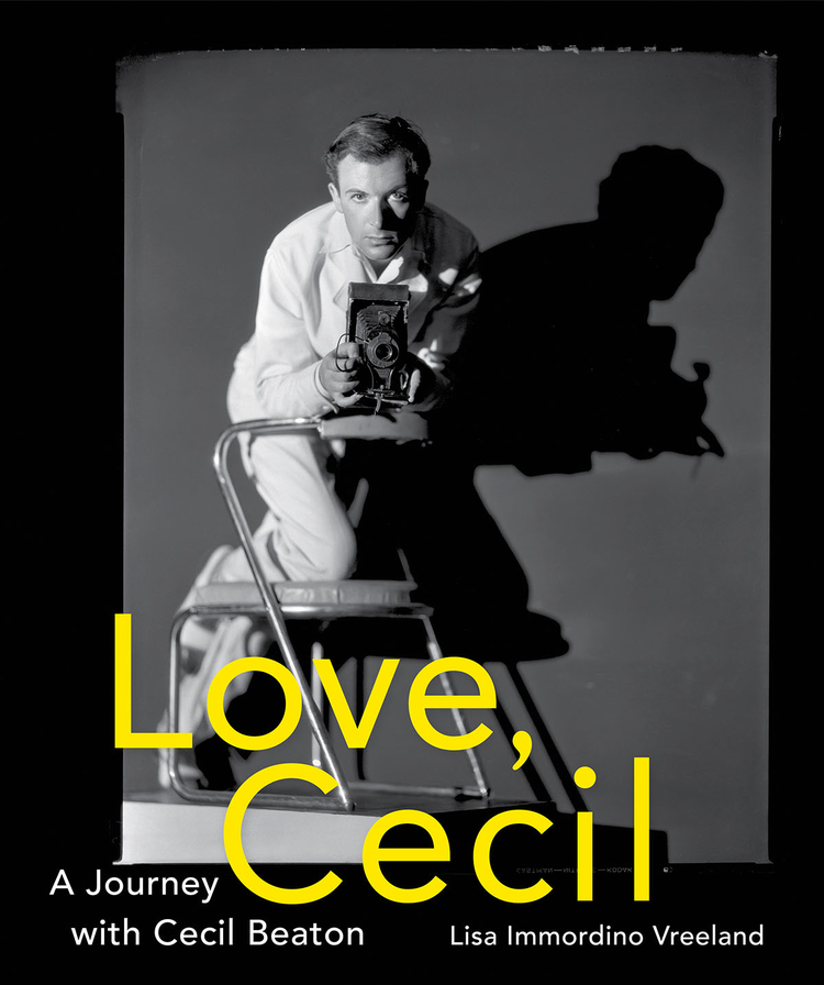 W księgarniach, nakładem wydawnictwa Abrams, pojawiła się nowa książka „Love, Cecil: A Journey with Cecil Beaton” autorstwa Lisy Immordino Vreeland. Jest ona wizualną podróżą przez płodne, twórcze życie Beatona, zilustrowaną jego fotografiami, stykówkami, rysunkami i szkicami oraz uzupełnioną fragmentami jego wypowiedzi. www.abramsbooks.com