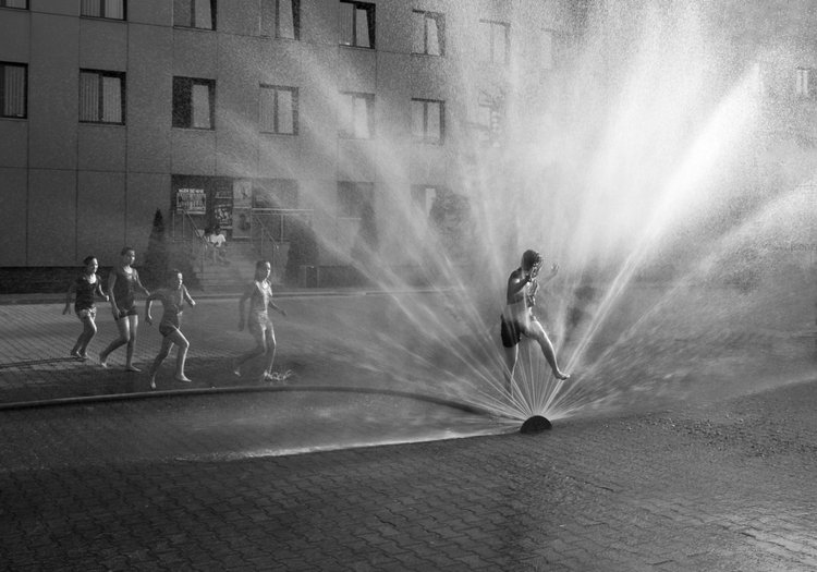 III miejsce w kategorii fotografia ulicy V edycji Konkursu Fotograficznego Empiku 2013. fot. Grzegorz Piaskowski "Upał w mieście"