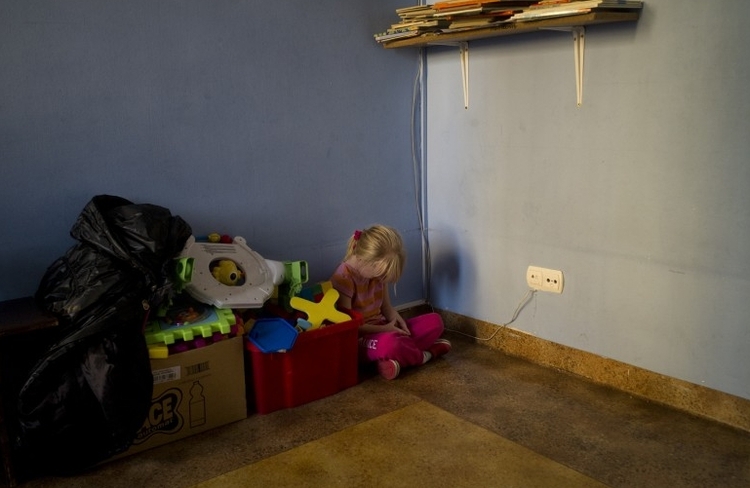 II nagroda w kat. Problemy współczesne - zdjęcie pojedyncze, " Nicolette at the orphanage", fot. Maciek Nabrdalik 