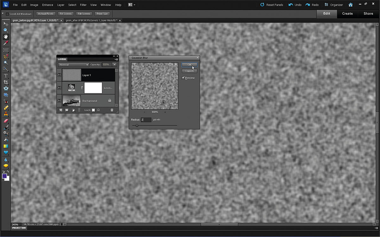 Rozmywamy szum
Filtr>Rozmycie>Rozmycie gaussowskie. Promień rozmycia ustawiamy na 2. Zmiękcza to ostre piksele i sprawia, że warstwa zaczyna przypominać ziarno, zoomujemy do 100%, by zobaczyć, jak prezentują się teraz piksele. Pozwoli to określić odpowiednią intensywność ziarna na zdjęciu.