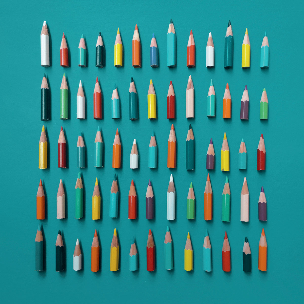 Common objects. Радужные карандаши для интерьера в ДС.
