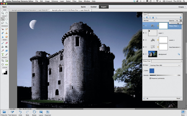 Ochładzamy kolorystykęWybierz Warstwa>Nowa warstwa dopasowania>Filtr fotograficzny i kliknij OK. W menu Filtr ustaw pozycję Filtr ochładzający na 80. Nada to chłodną, niebieskawą tonację księżycowi i murom zamku. Aby uzyskać bardziej subtelny efekt, zmniejsz Krycie warstwy dopasowania, ustawiając wartość 70%.