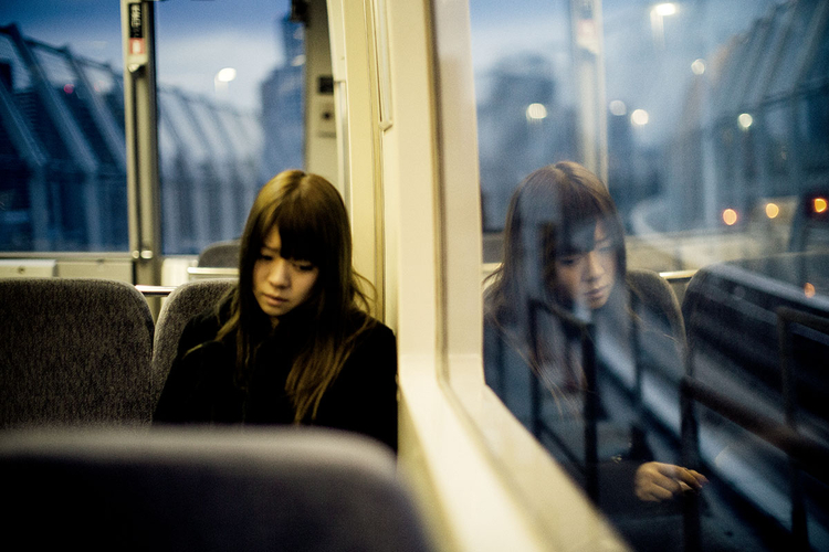 Tokio, Japonia. Rok 2013."Jeden z nielicznych strzałów do ludzi - podczas tegorocznego wyjazdu do Japonii. Uwielbiam melancholię w tym zdjęciu", fot. Bart Pogoda