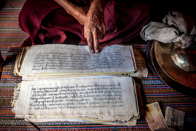 Święte teksty buddyjskie, klasztor w Hemis, Ladakh, Indie. Fot. Jakub Śliwa