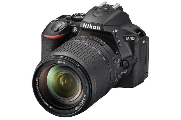 Nikon D5500 - lustrzanka z ruchomym i dotykowym wyświetlaczem