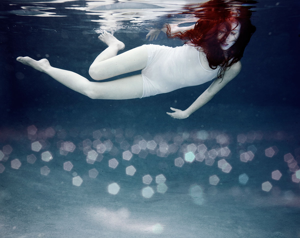 Видео девушки вода. Елена Калис. Елена Калис Underwater. Елена Калис фотограф. Джулия Хартманн Underwater.