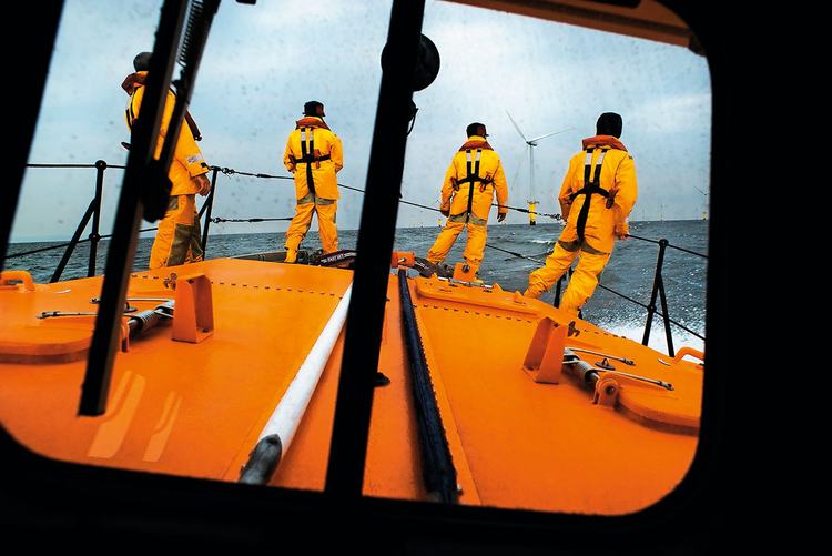 U wybrzeży Wirrall, 2010, fot. Nigel Millard
"Zdjęcie wykonane ze sterówki łodzi ratunkowej Hoylake podczas ćwiczeń. Ogniskowa 20 mm, czas naświetlania 1/250 s, przysłona f/8"