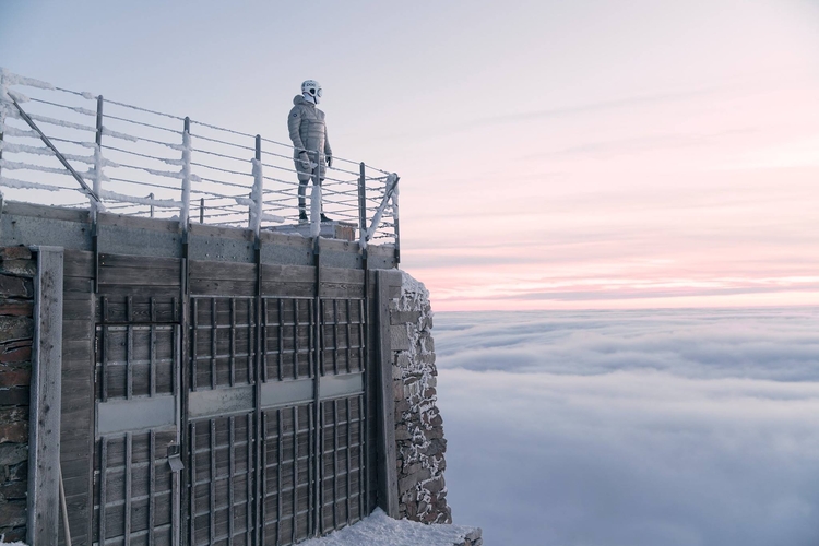 "Anomaly" Jana Kriwola - futurystyczna sesja reklamowa na Śnieżce